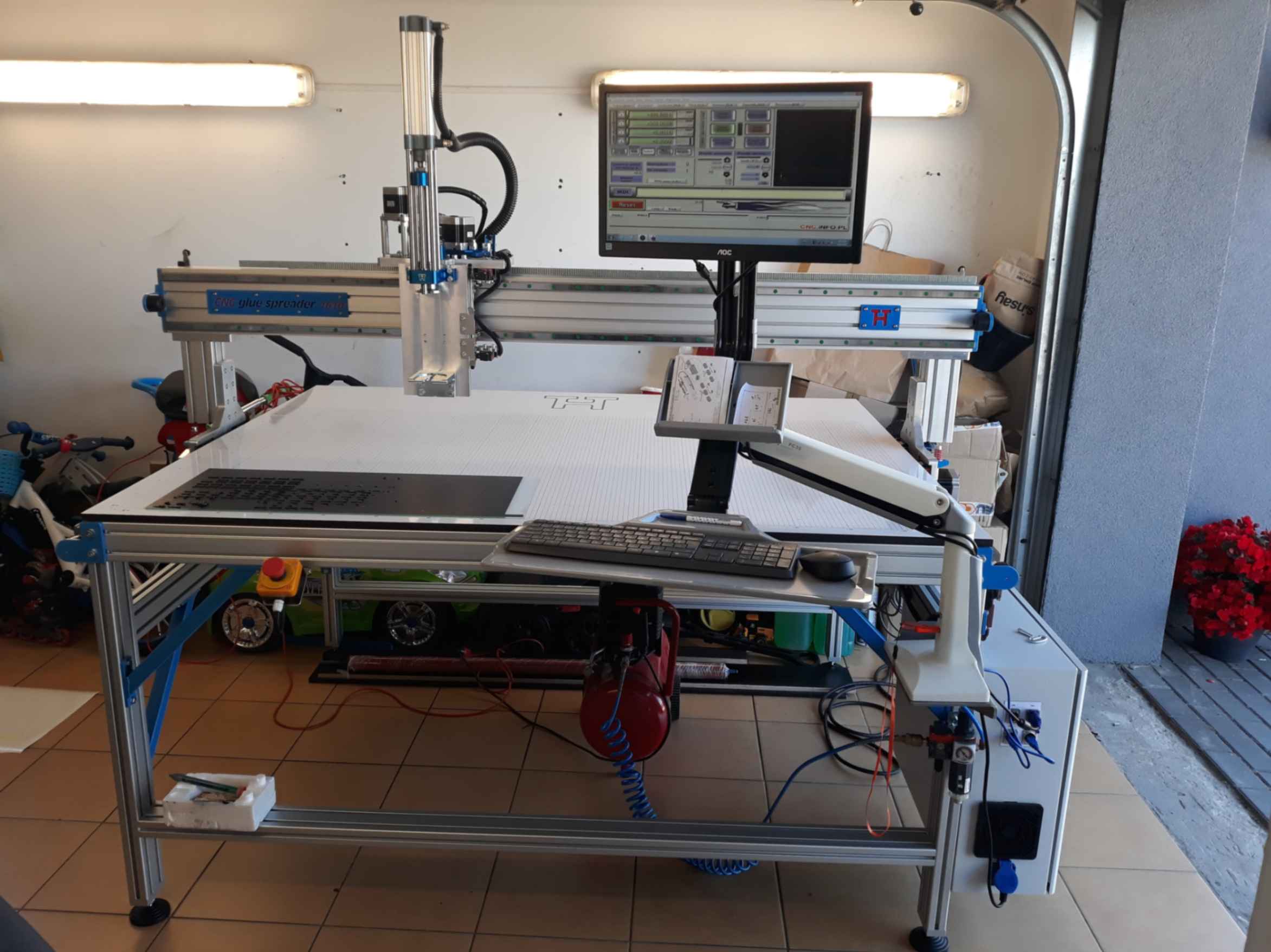 Nakładarka kleju CNC