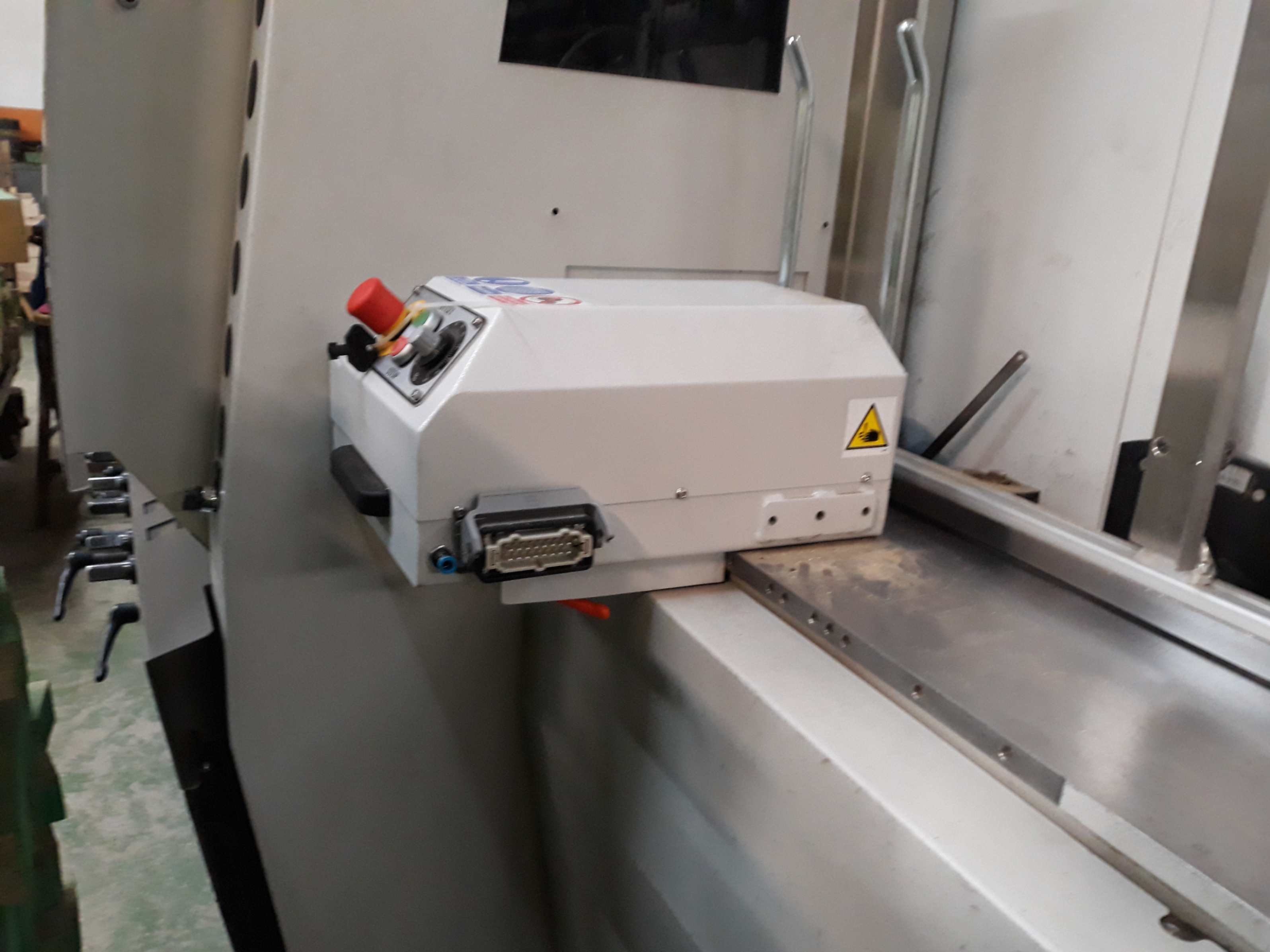 Podajnik desek kołowy