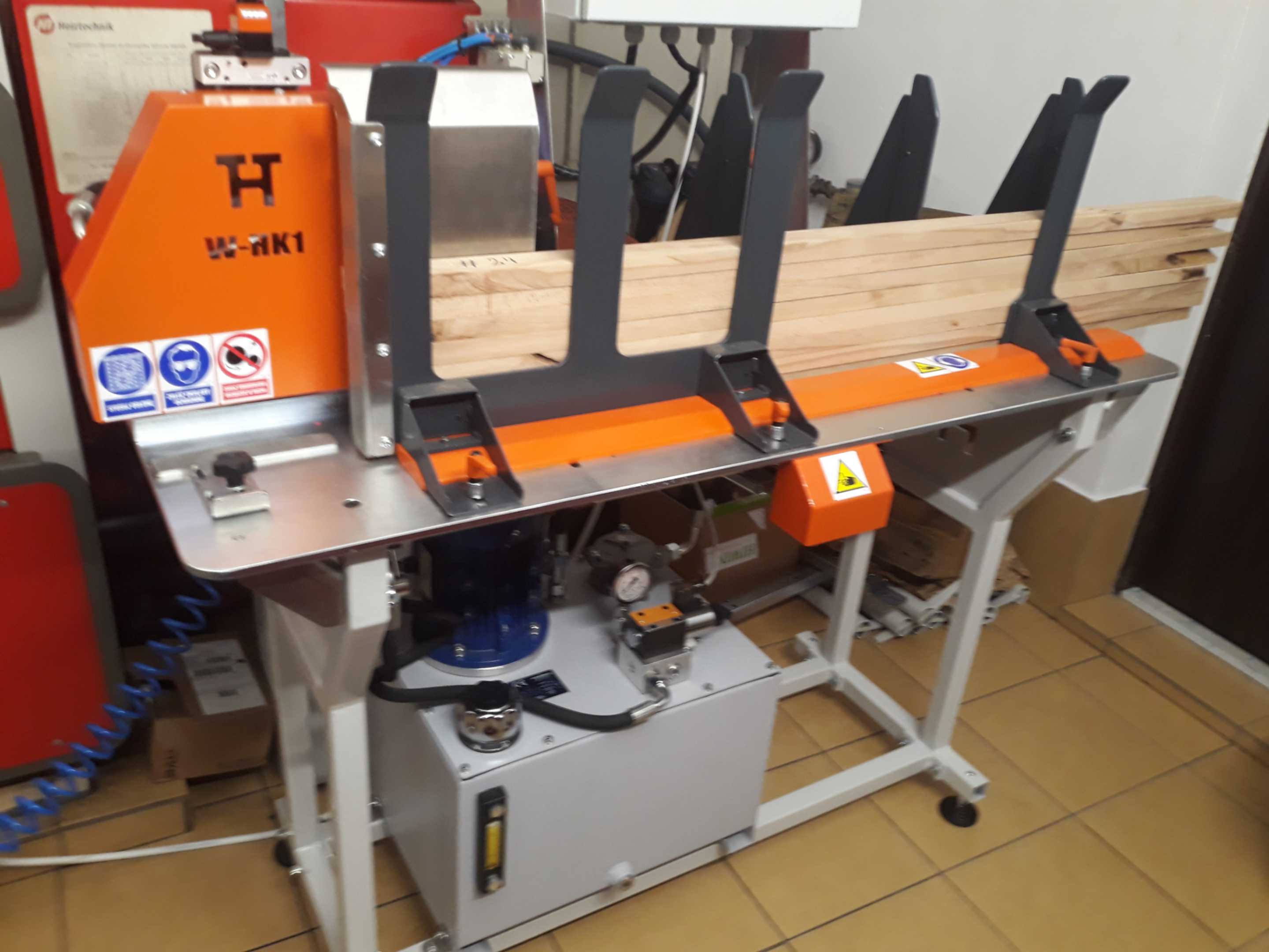 Podajnik hydrauliczny